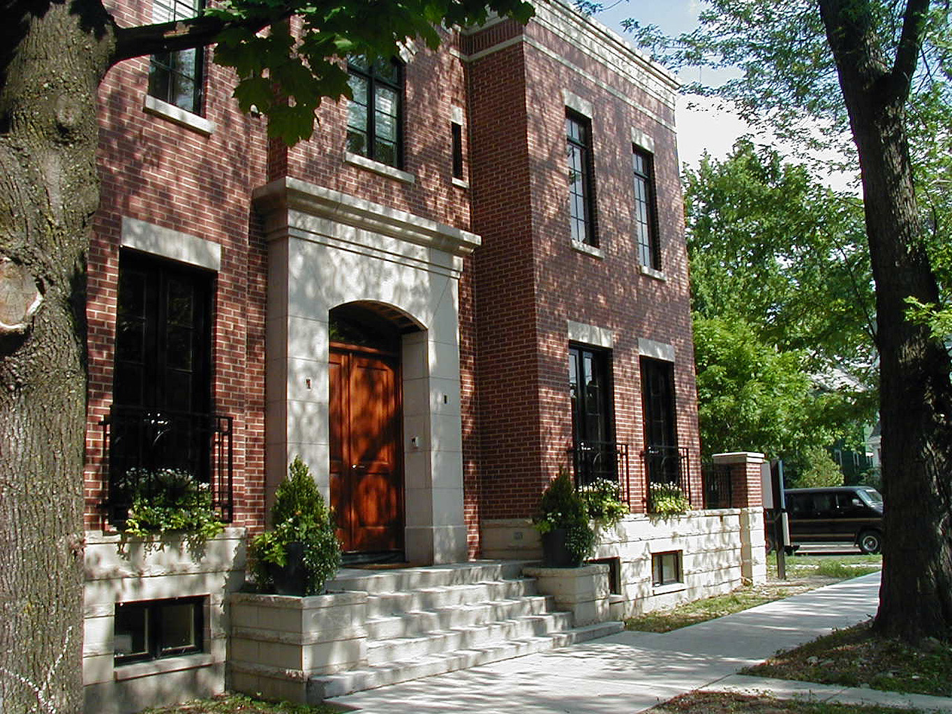 1852_Barry_Exterior Barry Residence_Street Façade and Entrance